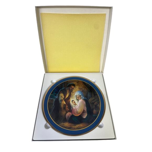 Southern Living Gallery 1987 Story of Christmas Plate 'The Nativity' - Picture 3 of 5